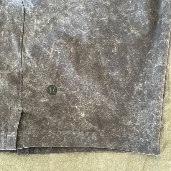 lululemon Men's T.H.E. Short 9" *Linerless - Size L - Picture 2 of 9